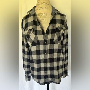 Tall Woods Women’s Classic Flannel Shirt in Grey/Black Buffalo Plaid Sz S